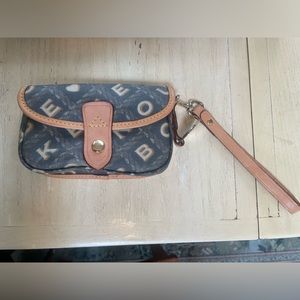 Dooney & Bourke wristlet as is